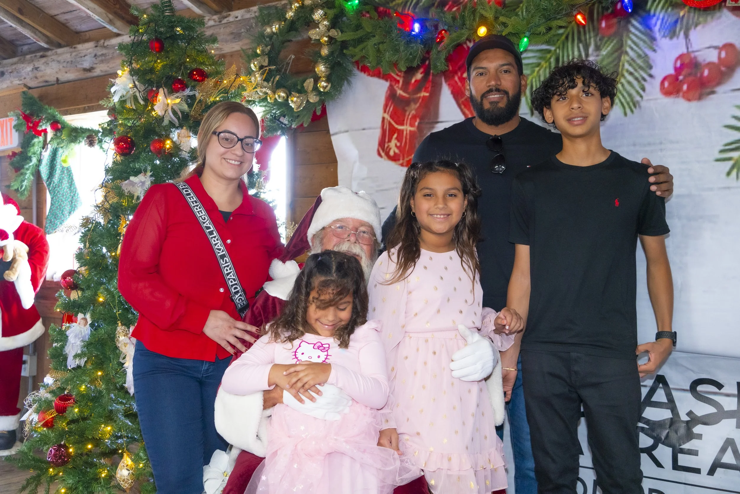 Chasin A dream Santa425 WEB .jpg