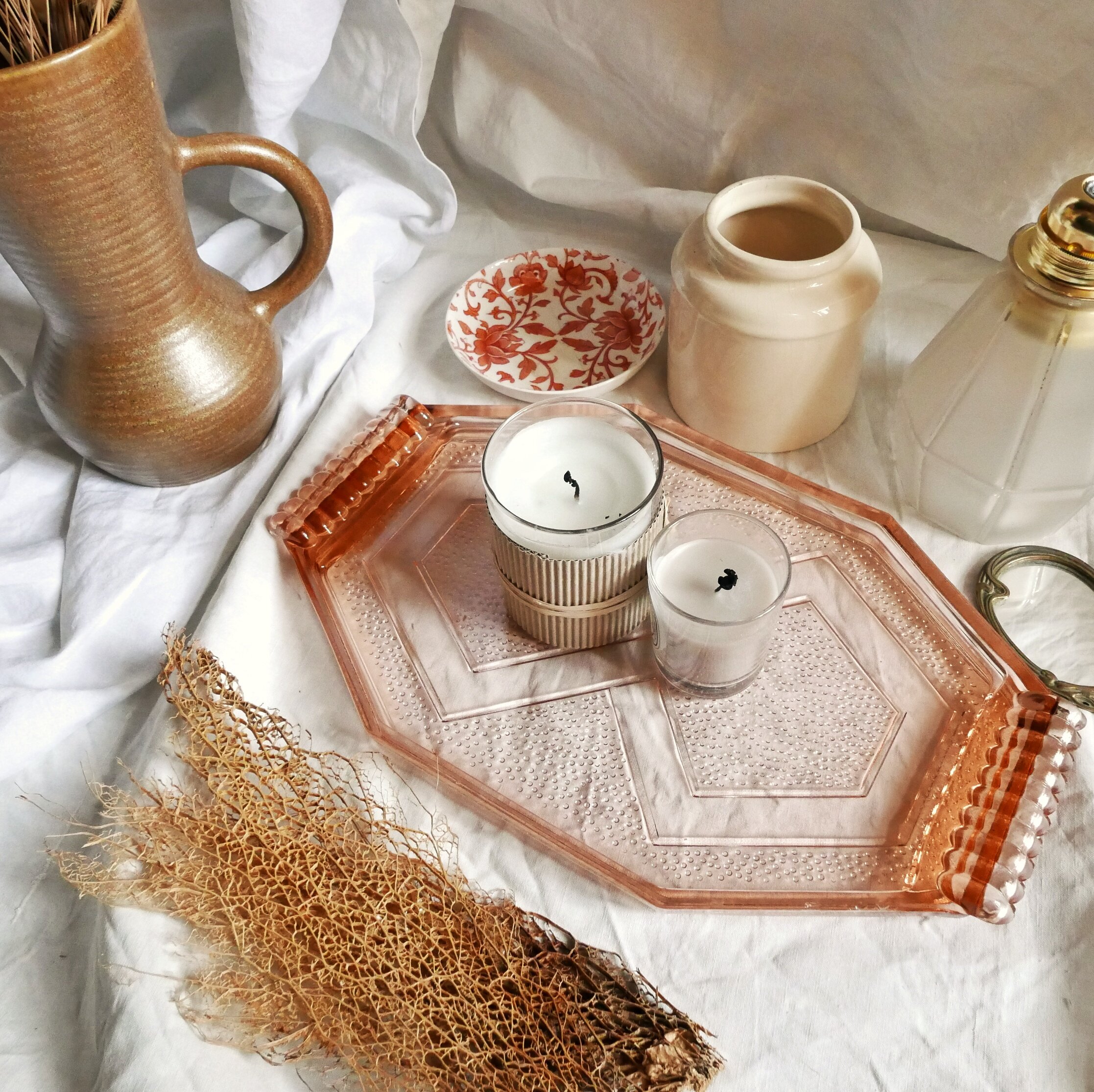 PLATEAU VINTAGE EN VERRE ROSE