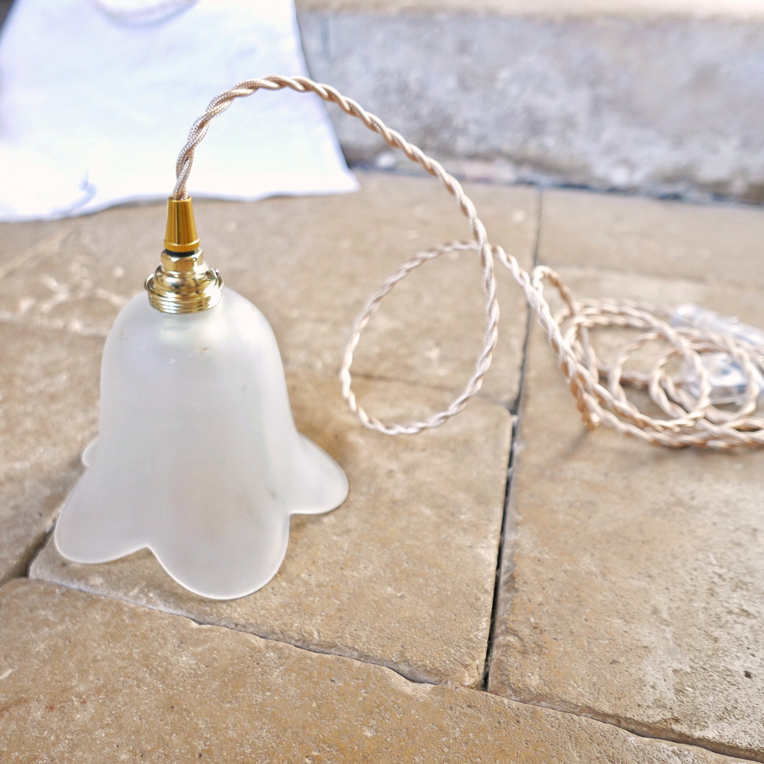 Lampe baladeuse tulipe minimaliste