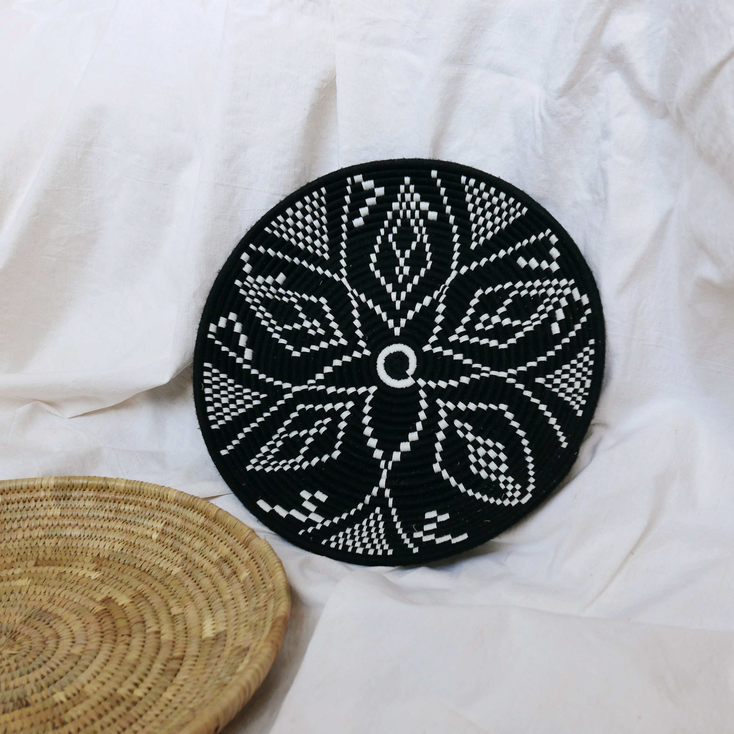 PANIER BERBERE OSIER - ROSACE NOIR ET BLANC