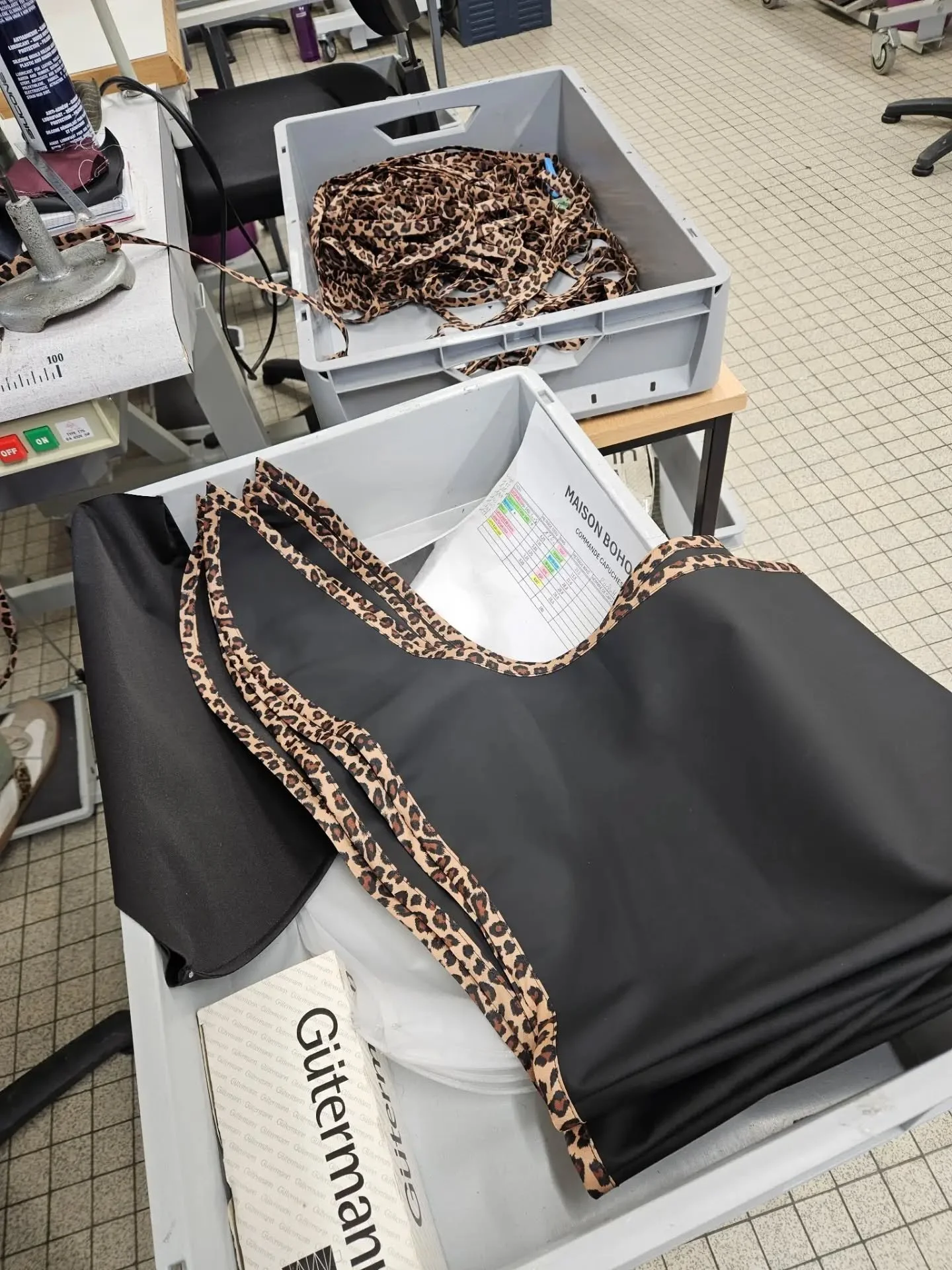 Les capuches amovibles Cleo (imperm&eacute;able) et Liv (laine) sont en cours de production aupr&egrave;s d'un nouvel atelier, toujours en local 🇨🇵! Je vous en dis + tr&egrave;s vite !!!

Dites-moi laquelle va vous faire craquer !!

#maisonbohoish 