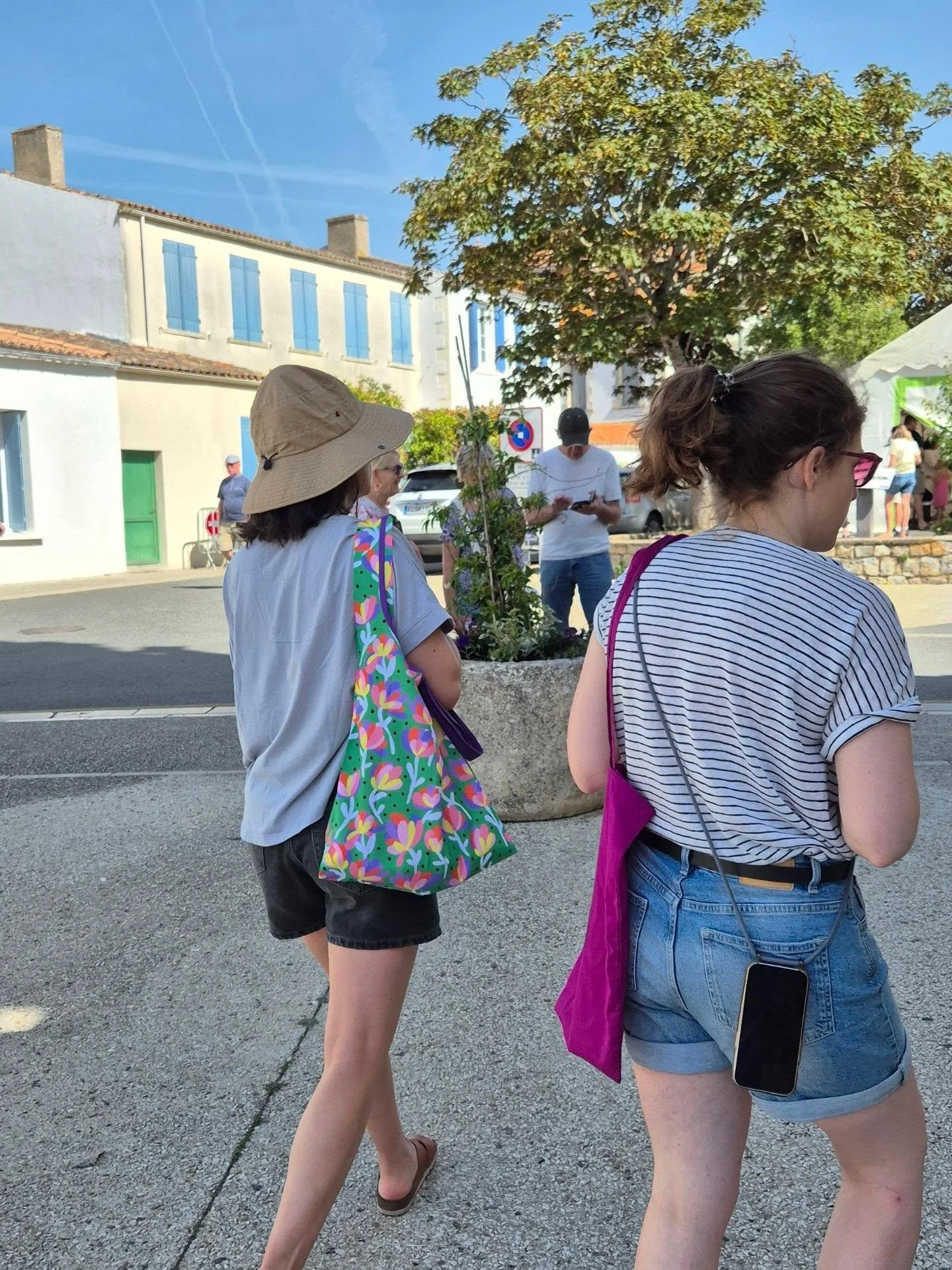 Le sac shopping parfait pour les vacances 🍃
Made in France &agrave; partir de tissu vintage ou upcycl&eacute;s !

#maisonbohoish ##upcyclingfashion #sacshopping