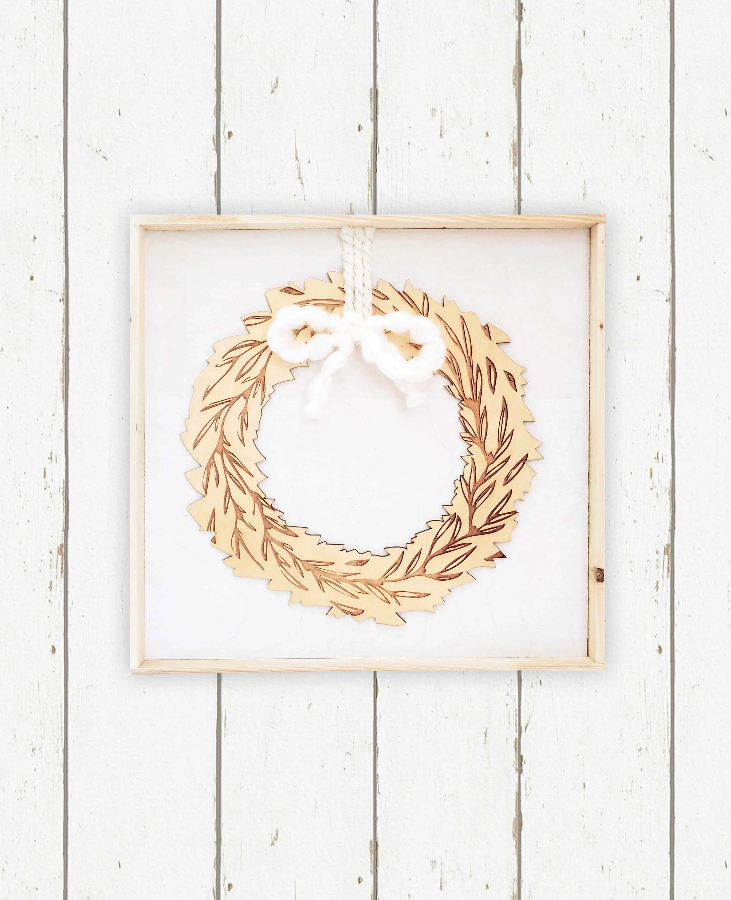 Wholesale + Wood Wreath + Yarn Bow (Quantity of 5)