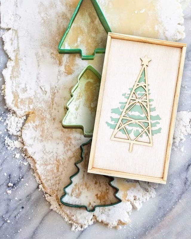 Listening to all the carols 🎶 at @holidayboutiqueshows has me wanting to be back in the kitchen baking cookies 😋 .... Come and check us at the rest of this beautiful weekend @overlandparkconbooth 706 ! 
#handmadeholidays #christmasdecor. #handmade 