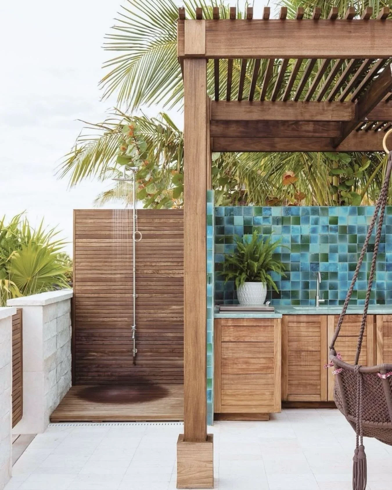 How we prefer our April showers&hellip;

#throwback to this Florida project designed by @abbyhetheringtoninteriors, using tile from our showroom.