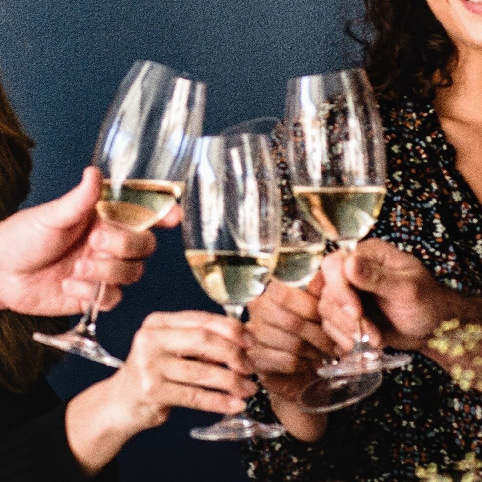 Raise a glass to all of your friends- Happy National Friendship day. Cheers. 🥂⁠
⁠
*Must be 21+ to Sip Sip Hooray.⁠
⁠
⁠
#merchantsdaugtherhardcider #hudsonvalley #nycider  #pickcider #ciderlover #merchantsdaughter #friends #love #group #sparkles #gla