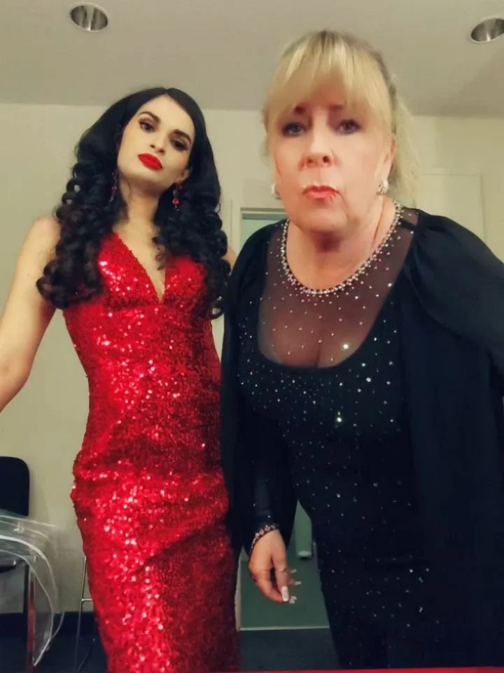 ❤️ Backstage frolics with the gorgeous @hilsoneil 🫶🏽