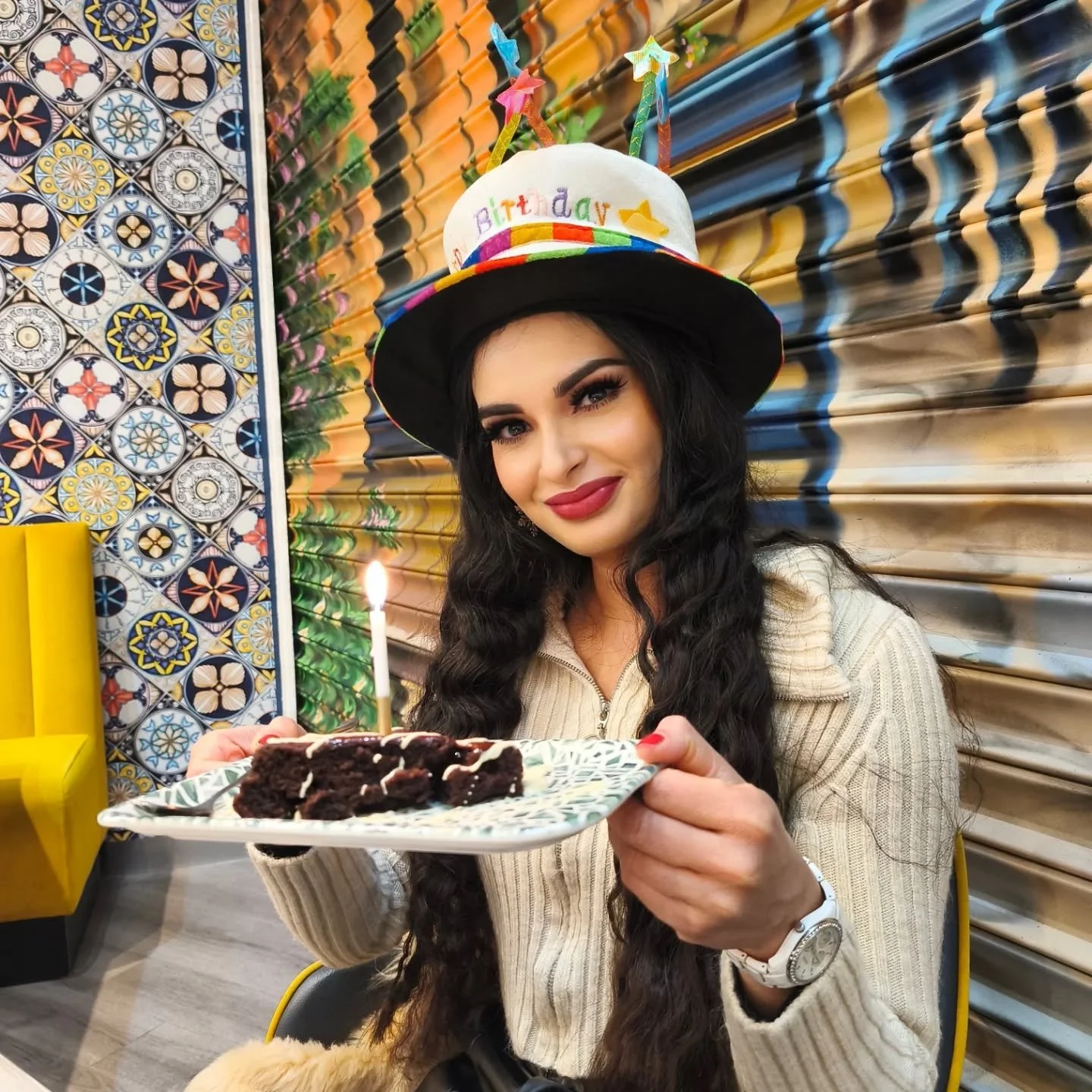 🎂🎉🎈🎁 Thank you all SO much for the beautiful Birthday messages- I feel so blessed to know so many wonderful people; please bear with me whilst I work though them all...❤️

🎤 I sang myself into my Birthday at a fabulous private Christmas party, f