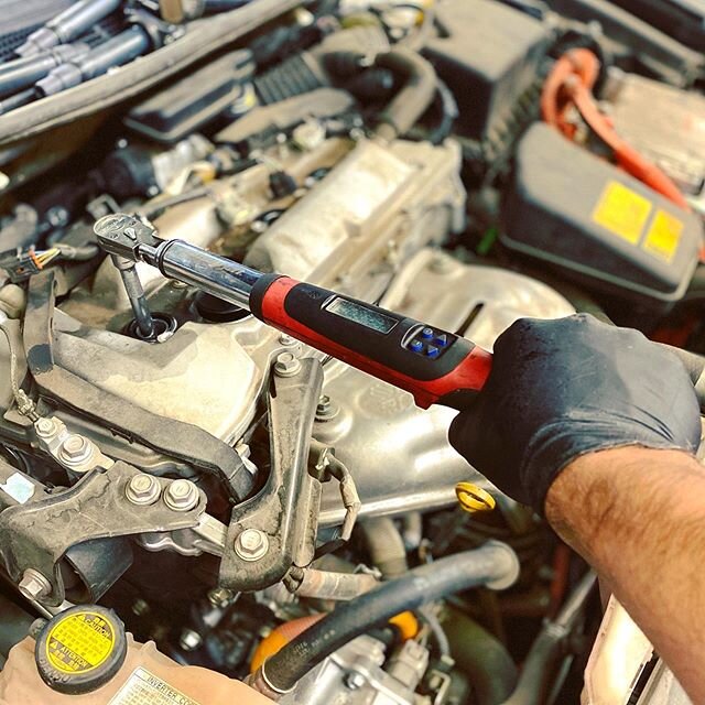 It is so crucial to properly torquing certain components like the spark plugs on this 2012 Toyota Camry. .
.
.
.

#AutomotiveTechnologyServices #arizonamechanic #autotechaz  #toyota #lexus #follow #like #photooftheday #vehicle #auto #arizona #phoenix