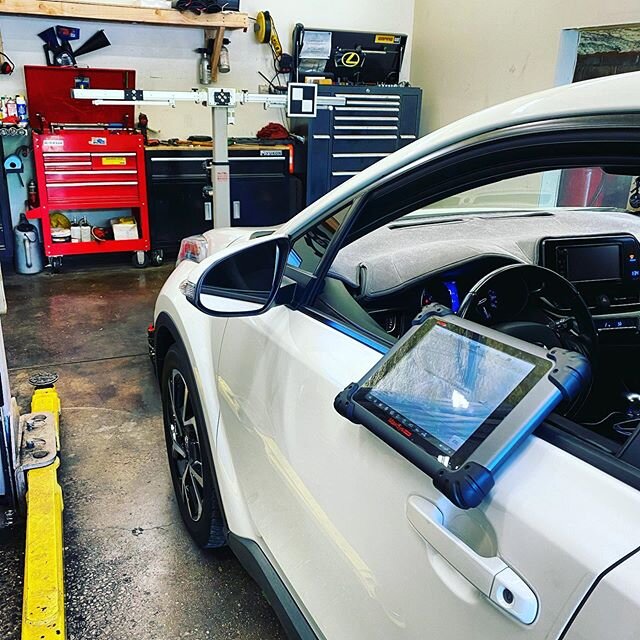 Static camera calibration on this  Toyota CH-R. Pretty cool little mini SUV. .
.
.

#AutomotiveTechnologyServices #arizonamechanic #autotechaz  #toyota #lexus #follow #like #photooftheday #vehicle #auto #arizona #phoenix #instacar #autorepair #mechan