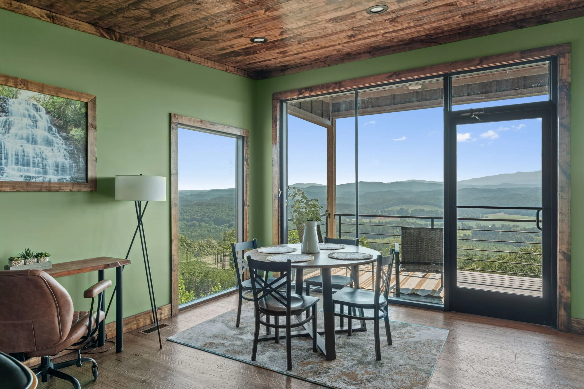 Cabin5-Ocoee-Cabin-Dining-Area-with-Mountain-Views.jpeg
