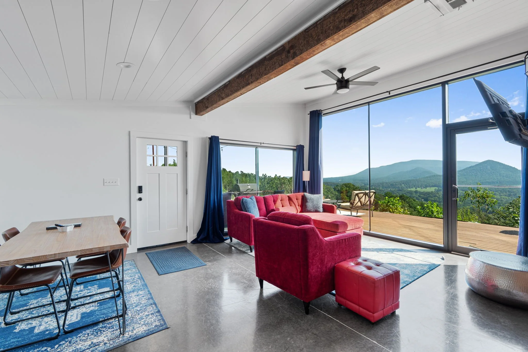 Cabin4-Living-Room-with-Mountain-Views-Ocoee.jpeg
