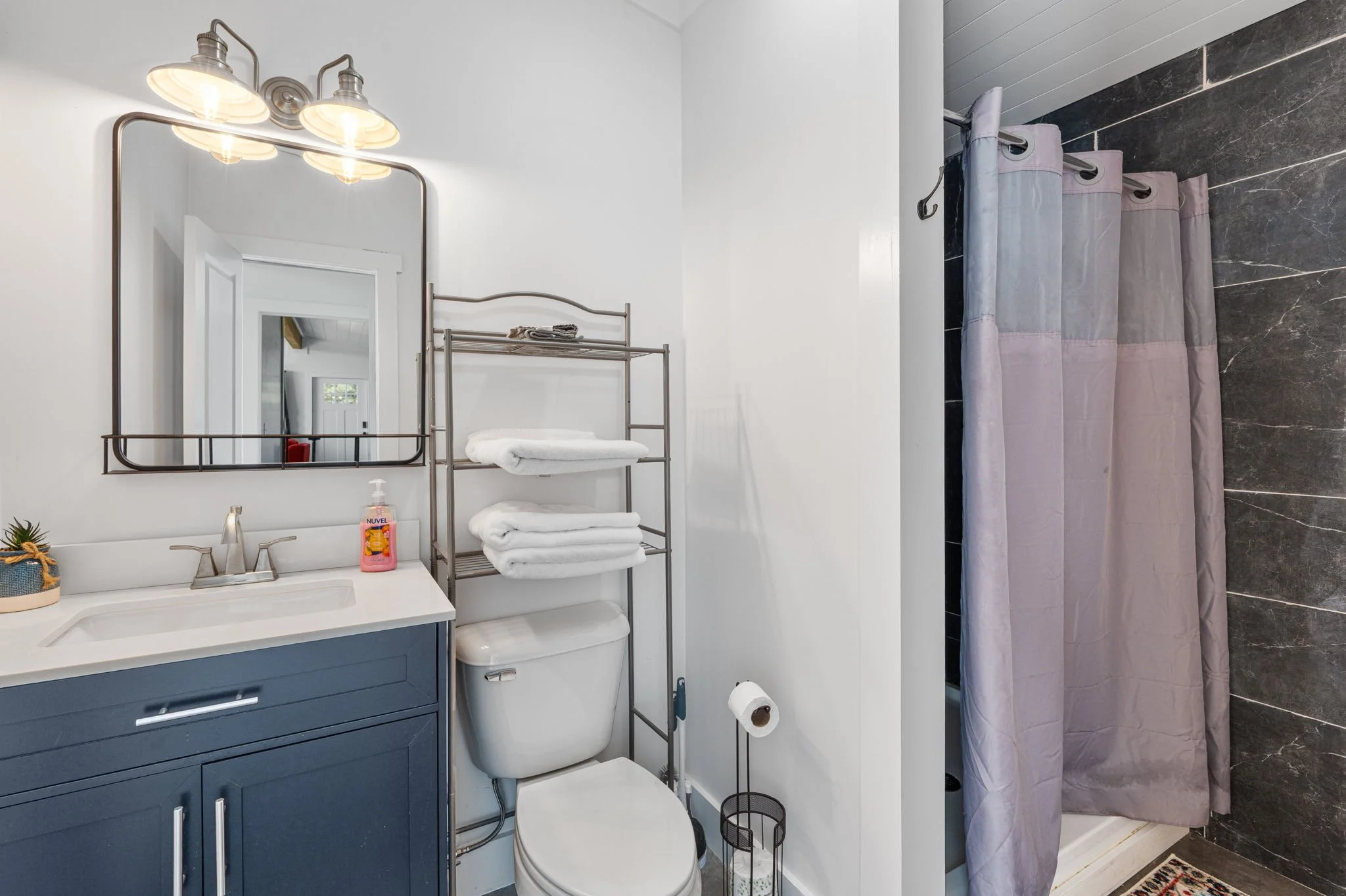 Cabin4-Bathroom.jpeg