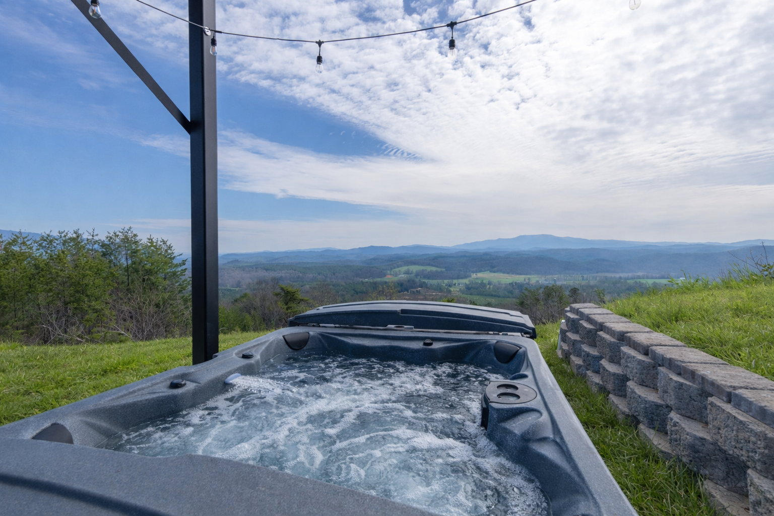 Cabin5_HotTub_4.png