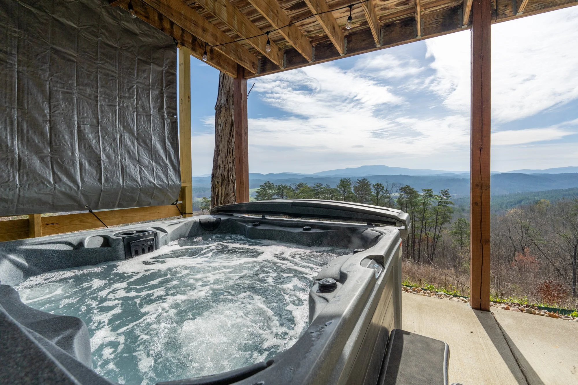 Cabin3_HotTub-1.jpg