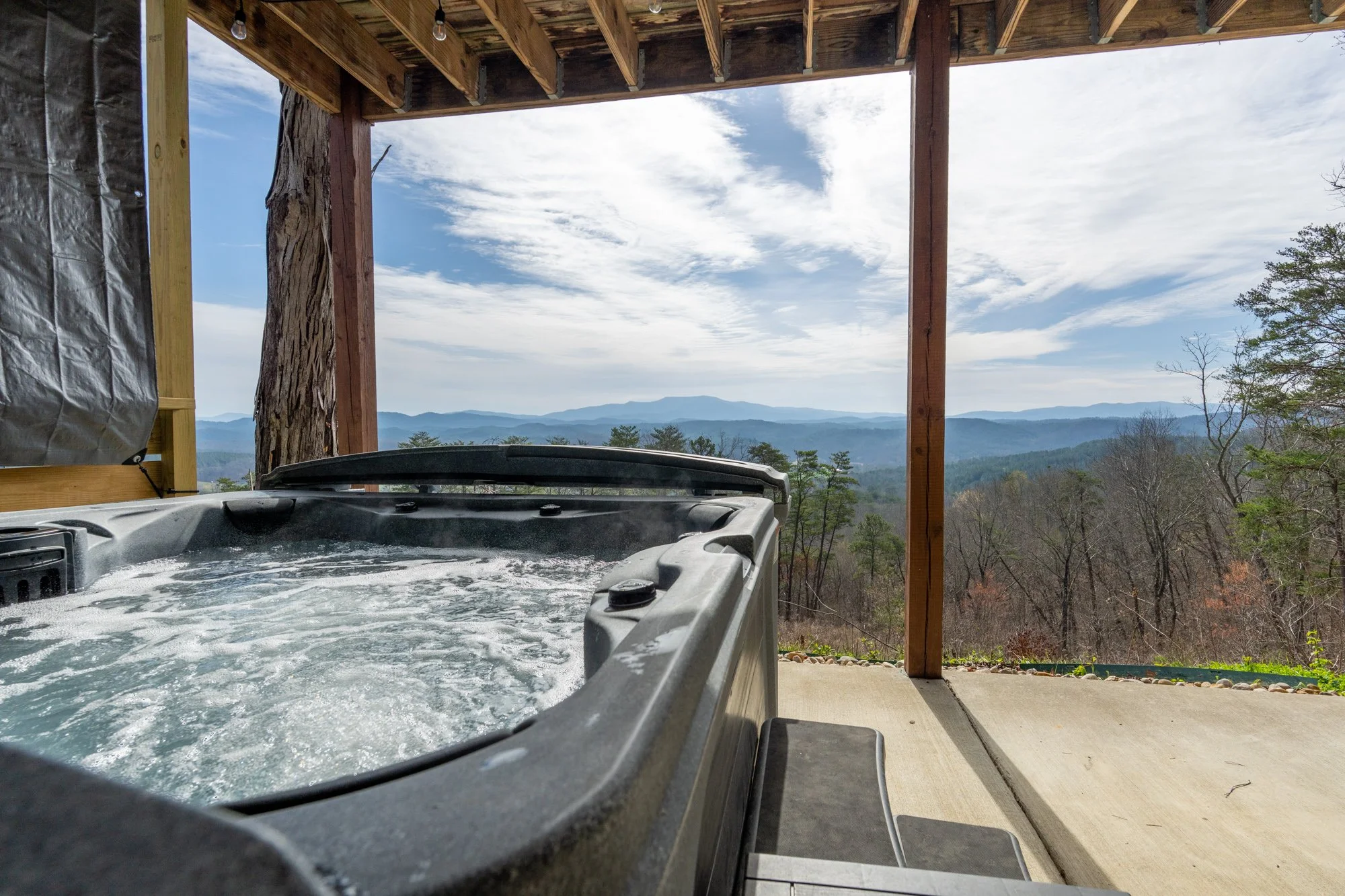 Cabin3_HotTub-5.jpg