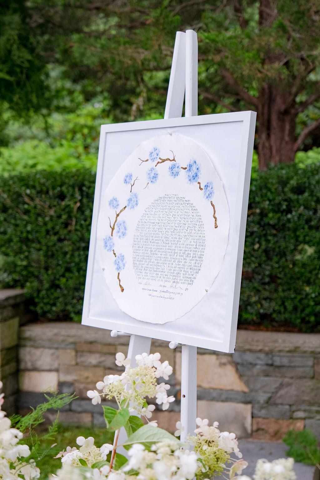 I love many of the traditional components of a Jewish wedding ceremony, but the Ketubah is one of my favorites. Stephanie from @theketubah gets it right. Her custom Ketubahs are masterpieces, and each one a wonderful daily reminder of the promise a c