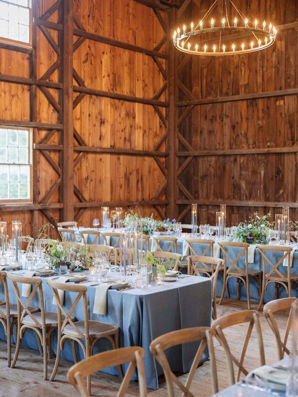 A beautiful outdoor venue can carry an air of effortlessness that needs only modest enhancements to help tell the couple&rsquo;s story. This hideaway in the Hudson Valley offered wooded serenity, the soothing sounds of a river beyond the tree line, a