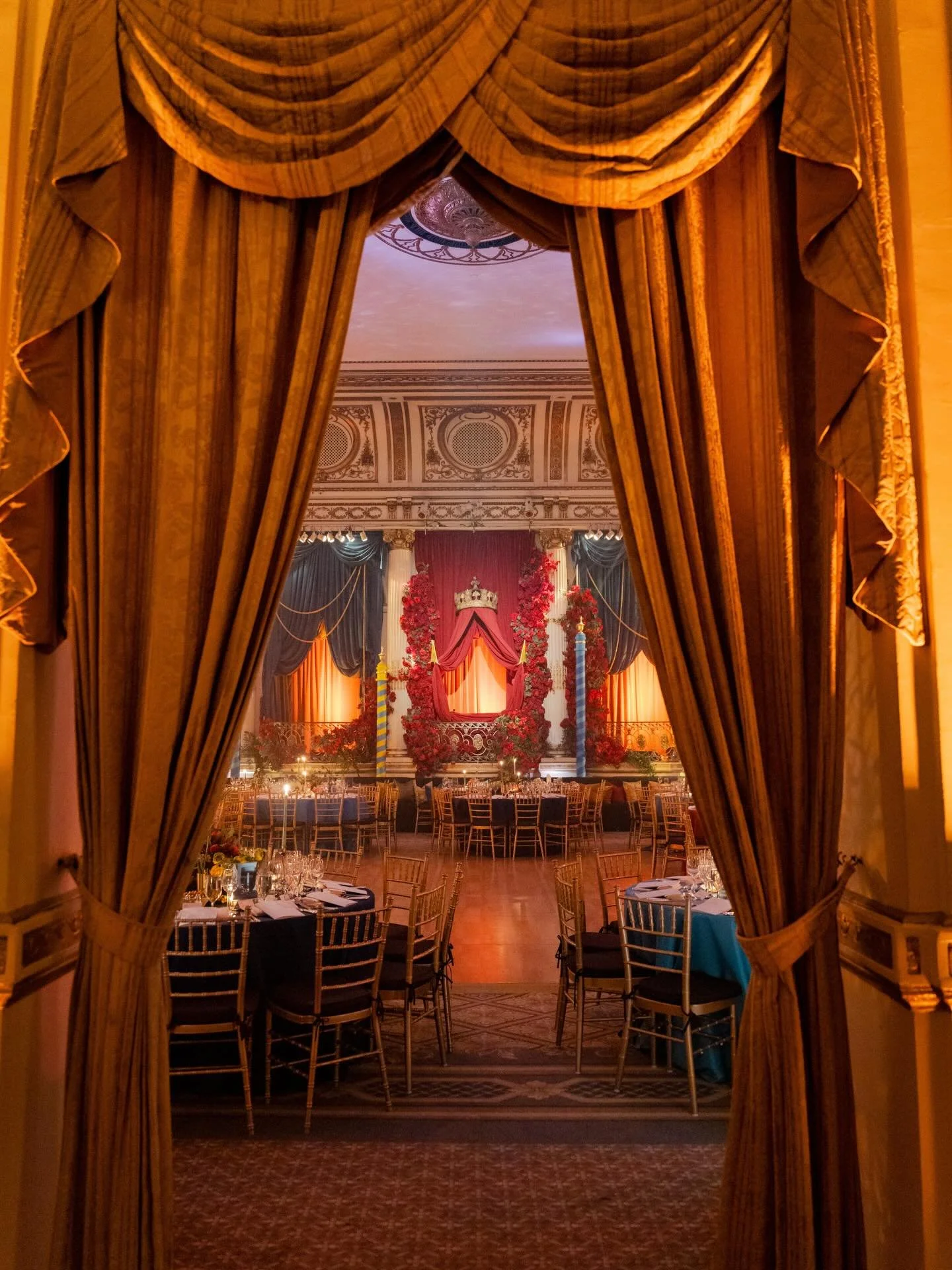 That quiet, golden moment before guests arrive and the story is just about to unfold. @saveveniceinc

Photography: @jeanpierrecreates
Design: @vanwyckvanwyck
Venue: @plazaparties
DJ: @oliviermeiji 
Sound &amp; Lighting: @bentleymeeker
