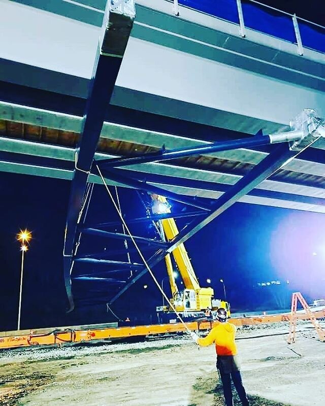 LETS GO!! @steelkorr
Overlake Sound Transit Light Rail Station E360 Bridge Sections are now on the job!!
These truss members were trucked from Spokane and arrived at 1am Saturday morning via special wide load.
More to come watch us BUILD!! 🏗🏗✊✊✊
@s