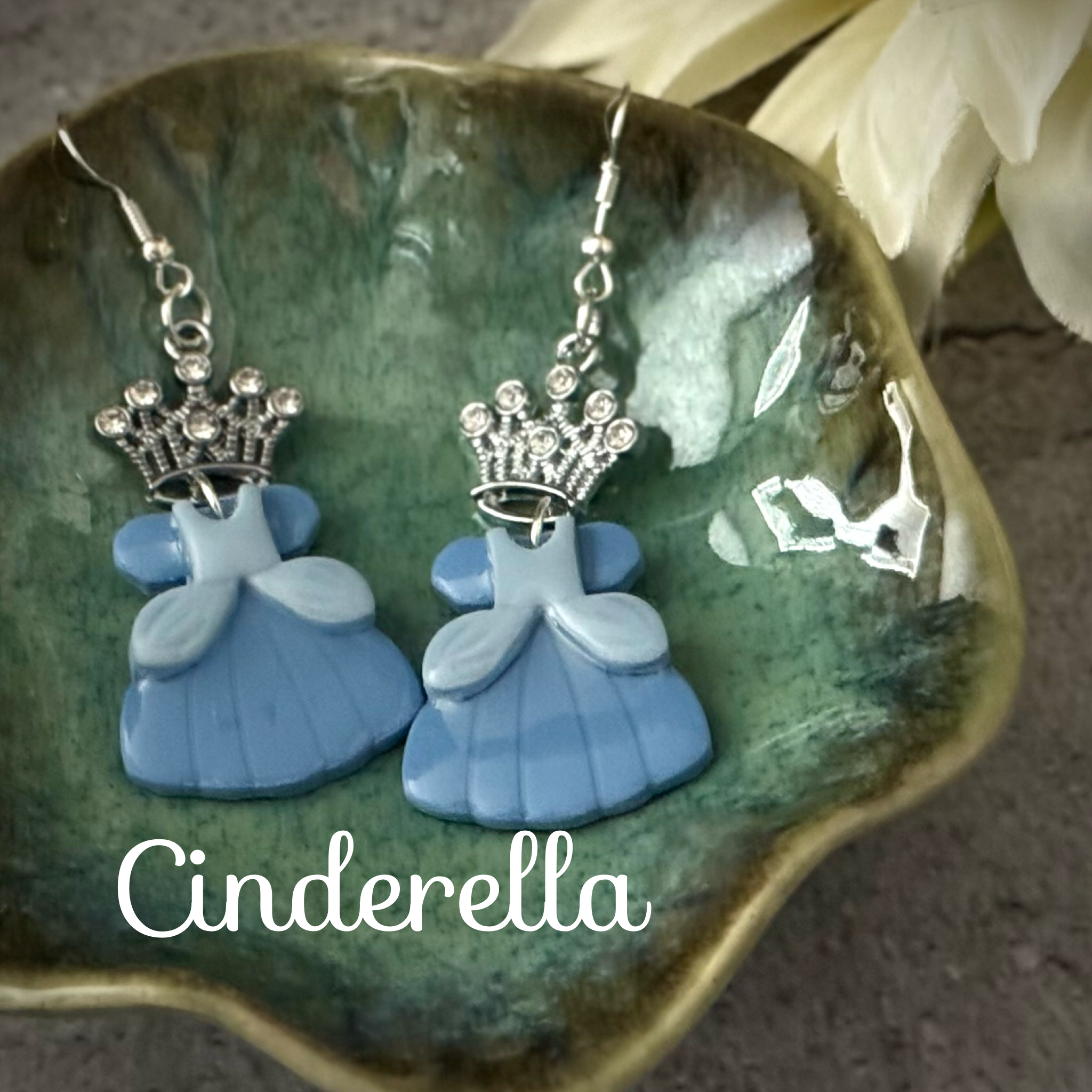 Cinderella earrings.PNG