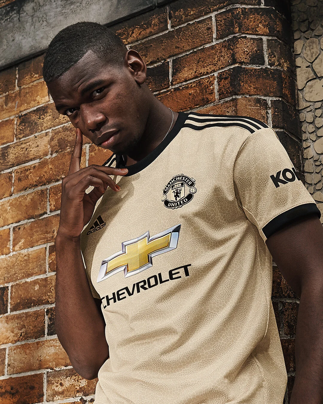 H22195_MUFC_FW19_KV_AWAY_POGBA_SOCIAL4x5.jpg