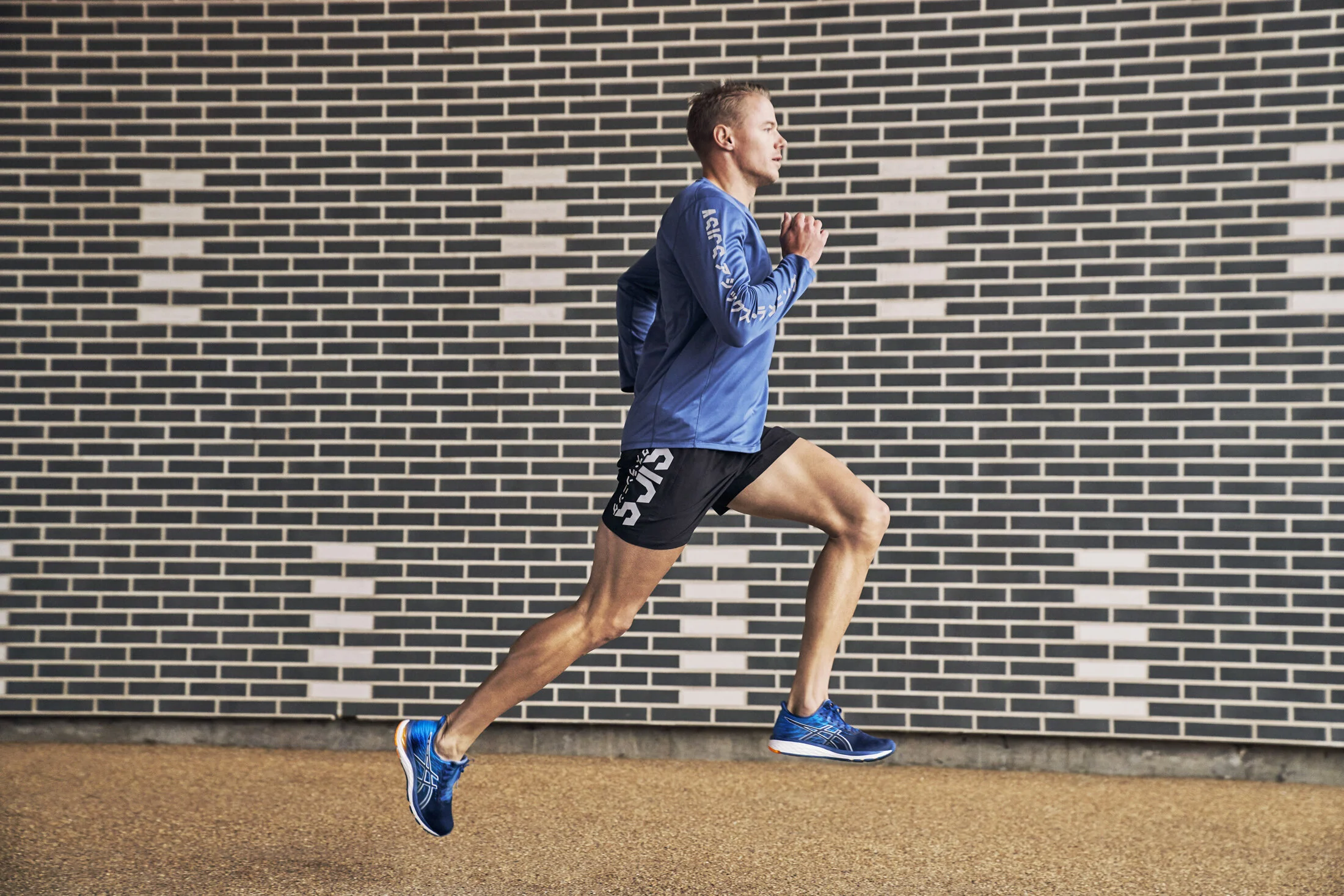 intersport jogging asics