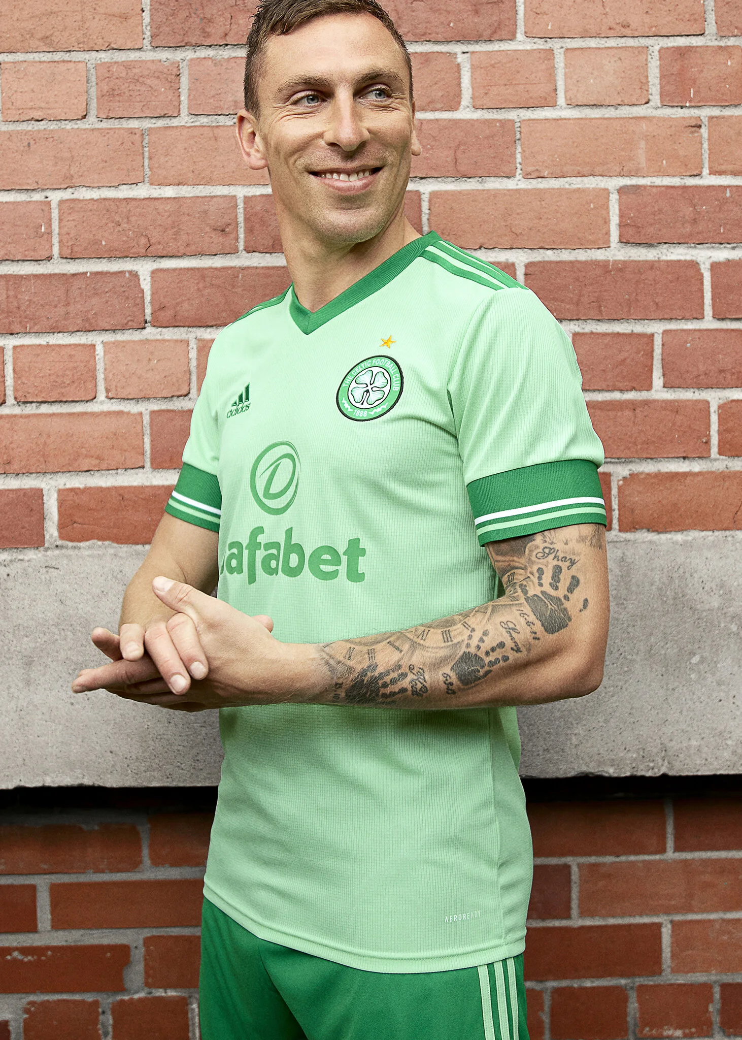 Celtic_Away 1x1_Brown.jpg