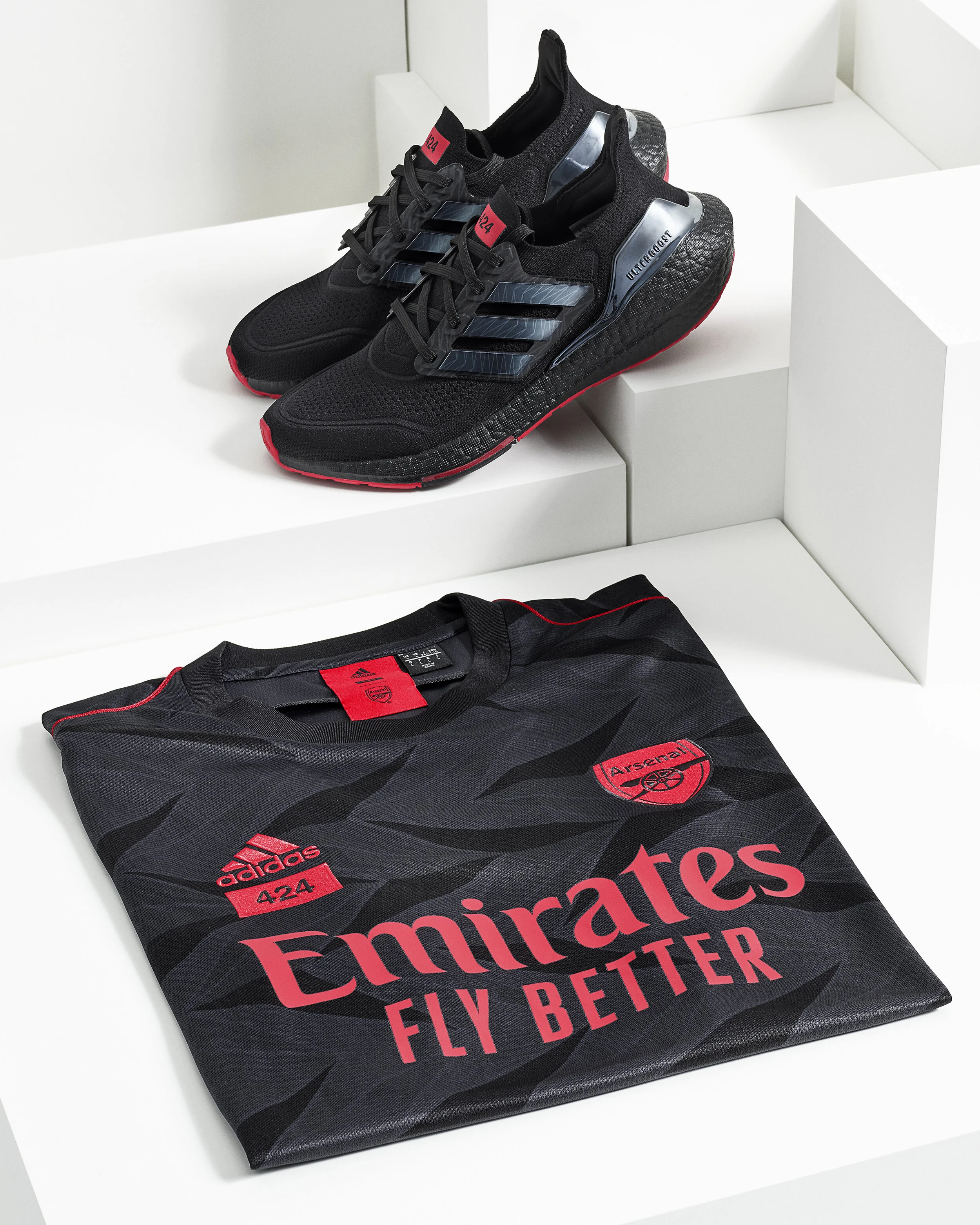 06_jersey_ultraboosts_hero_330_50.jpg