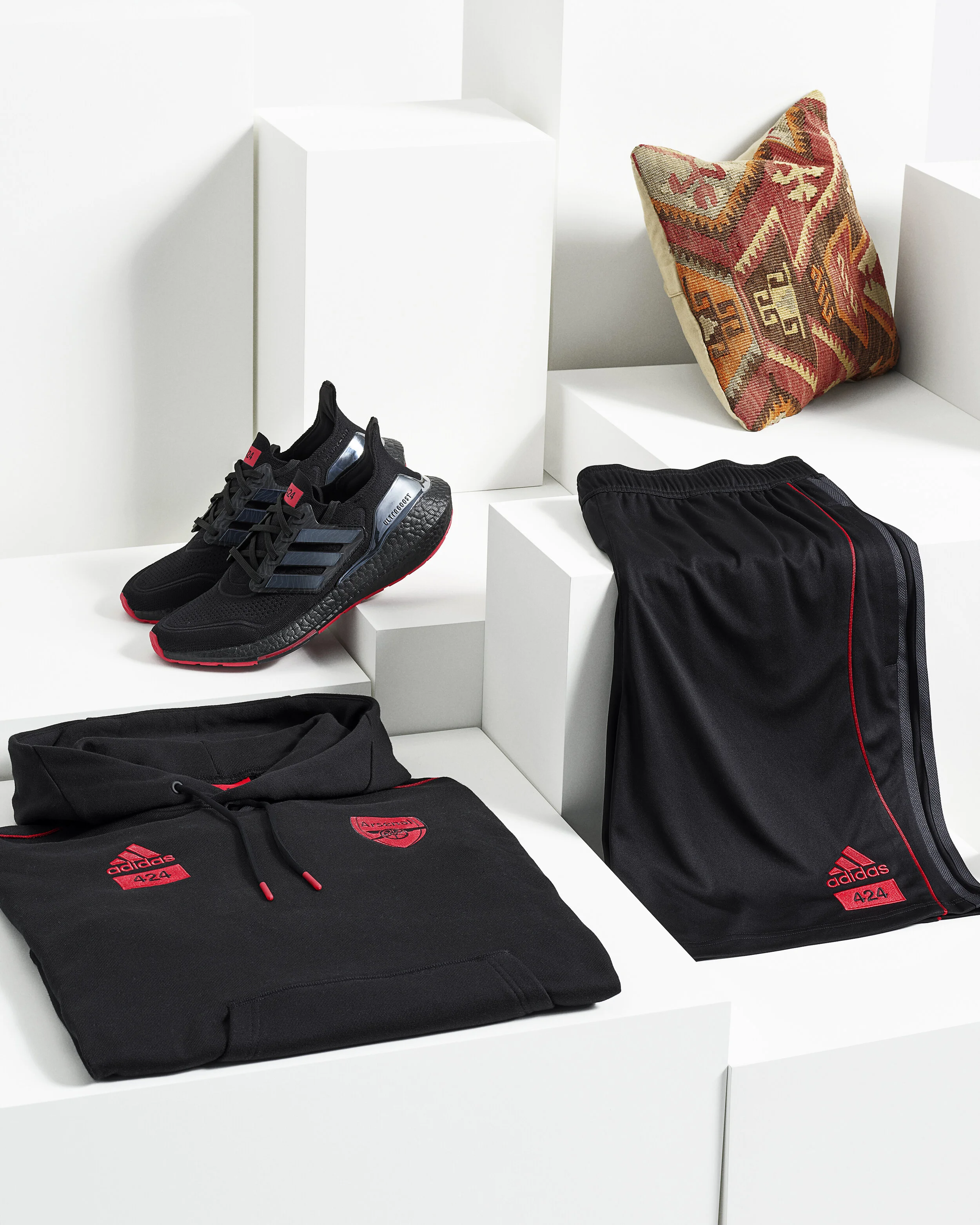 08_hoodie_shorts_ultraboost_hero_219_50.jpg