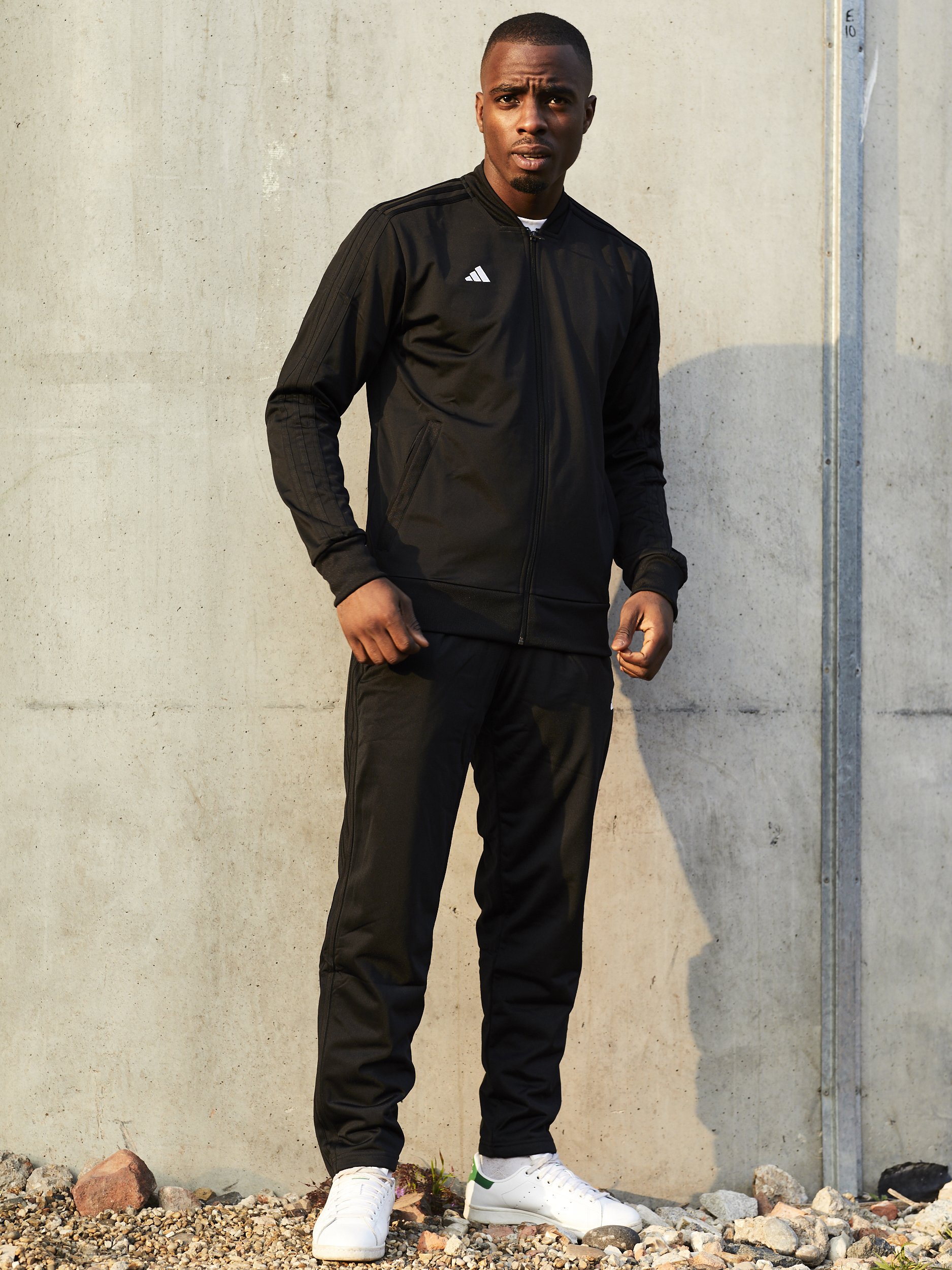 1904_ADIDAS_TANGO_MADRID_LONDON_BAITEZE_SQUAD_1763.jpg