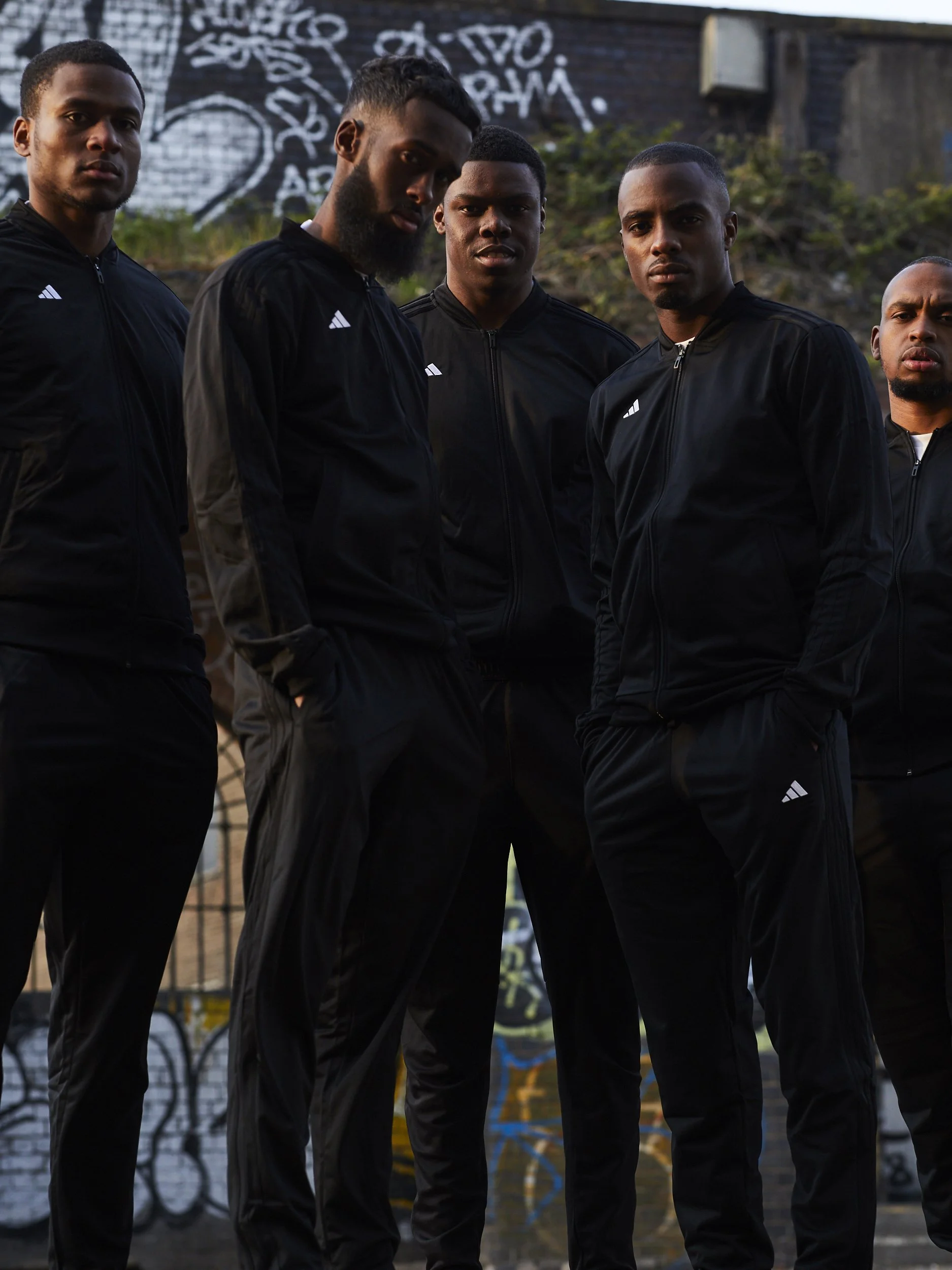 1904_ADIDAS_TANGO_MADRID_LONDON_BAITEZE_SQUAD_1000.jpg