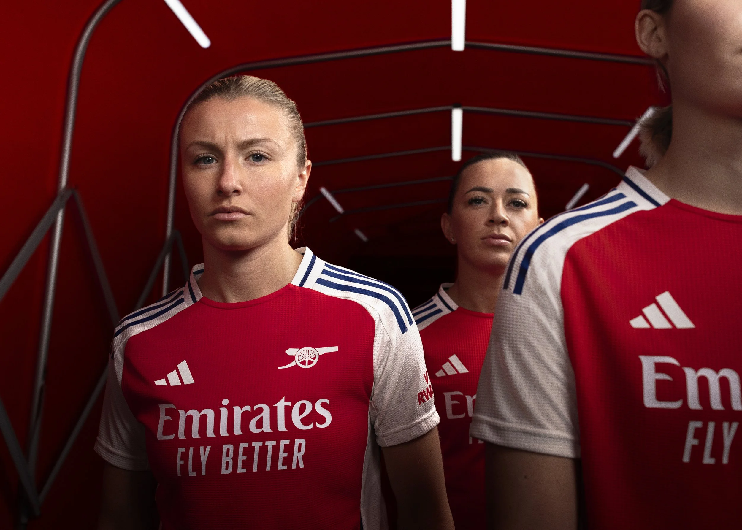 H24214_ARSENAL_FW24_HOME_PLAYER_GROUP_IT6140_MCCABE_WILLIAMSON_071.jpg