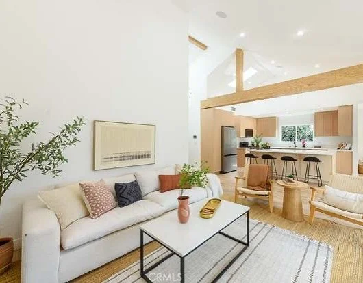 A beautiful home in Van Nuys. 
Staged by @amberandhoney