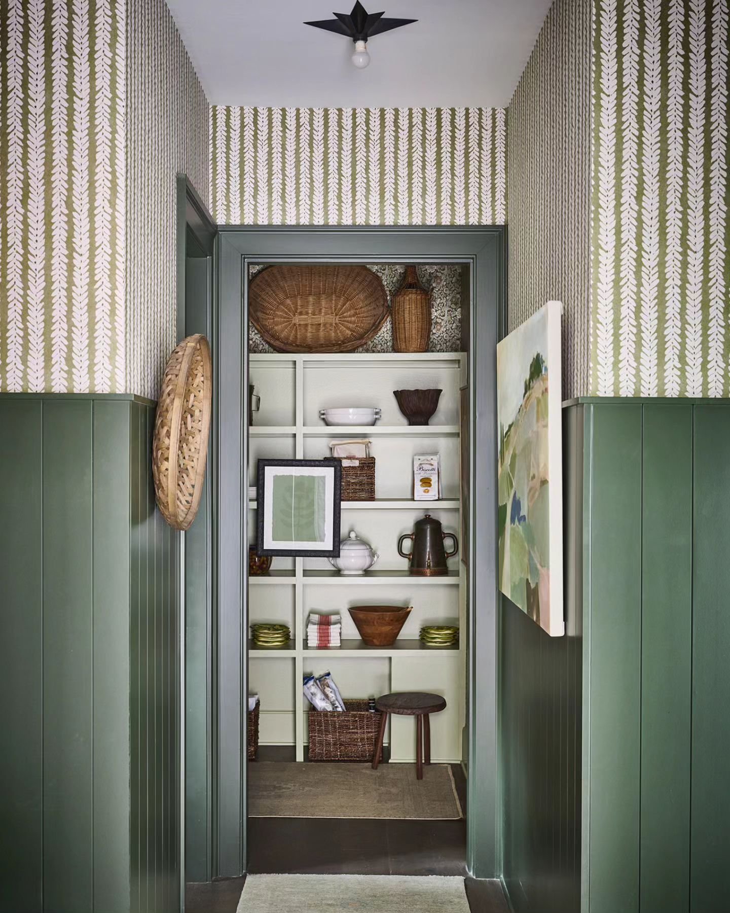 Pretty pantry....@schumacher1889 @schumacher_south @azrarugs @interiorsmarketatl @foxgloveantiques @huffharrington @anneirwinfineart @relyonpdi @mckinneybuilders @burtoncommunity @bymelving @visualcomfort #burtonshowhouse #lake burton #lakeliving #pa