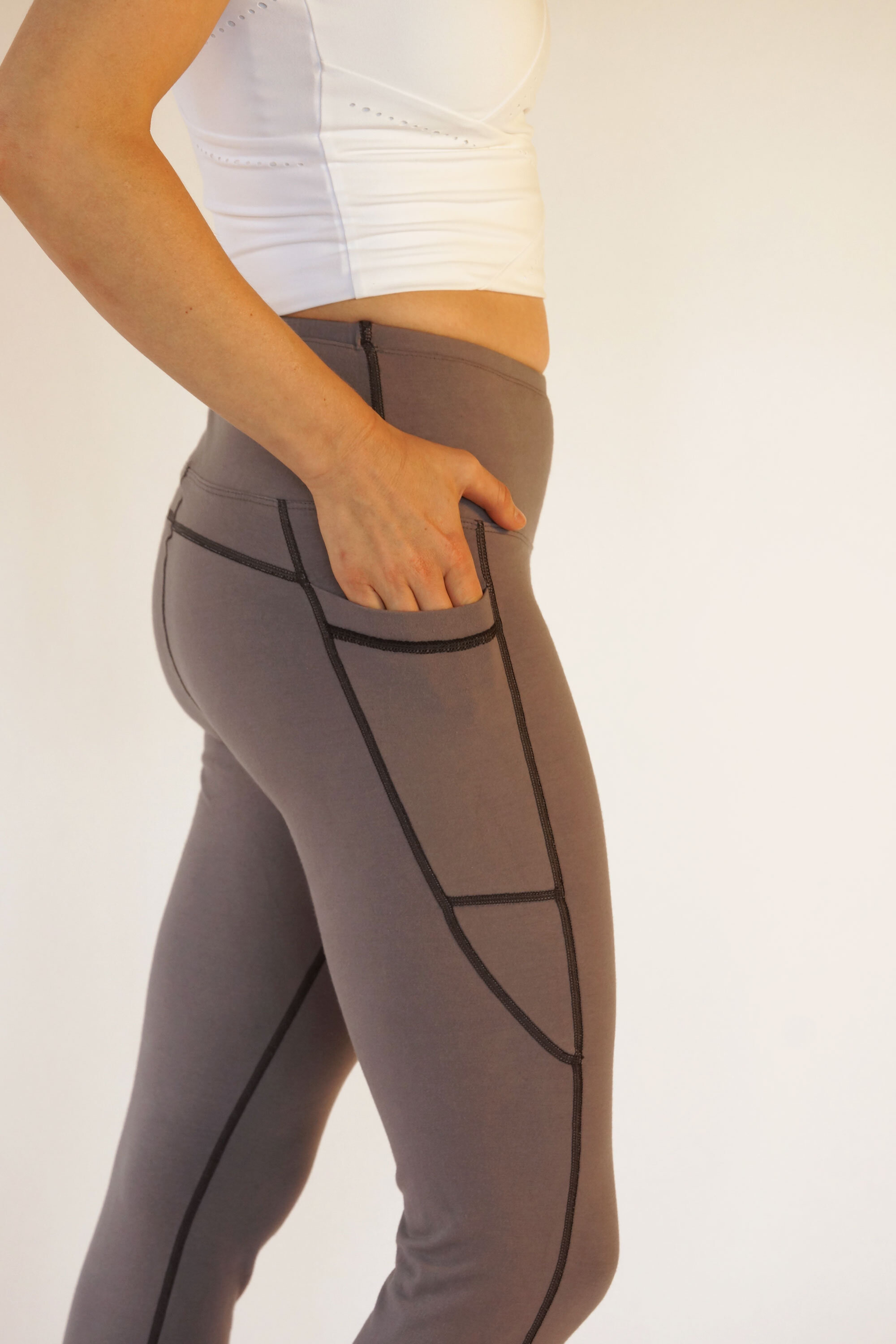 DSC09392-tweaked-side-legging-pocket-OP.jpg