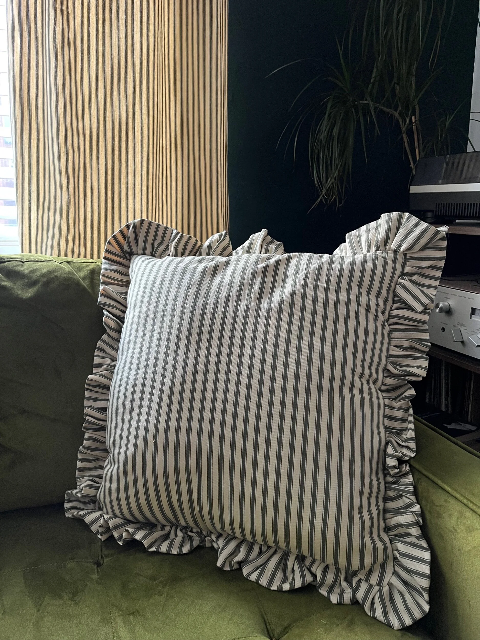 5C8F5422-CCB6-4F54-91EA-B0DB97F19FF2