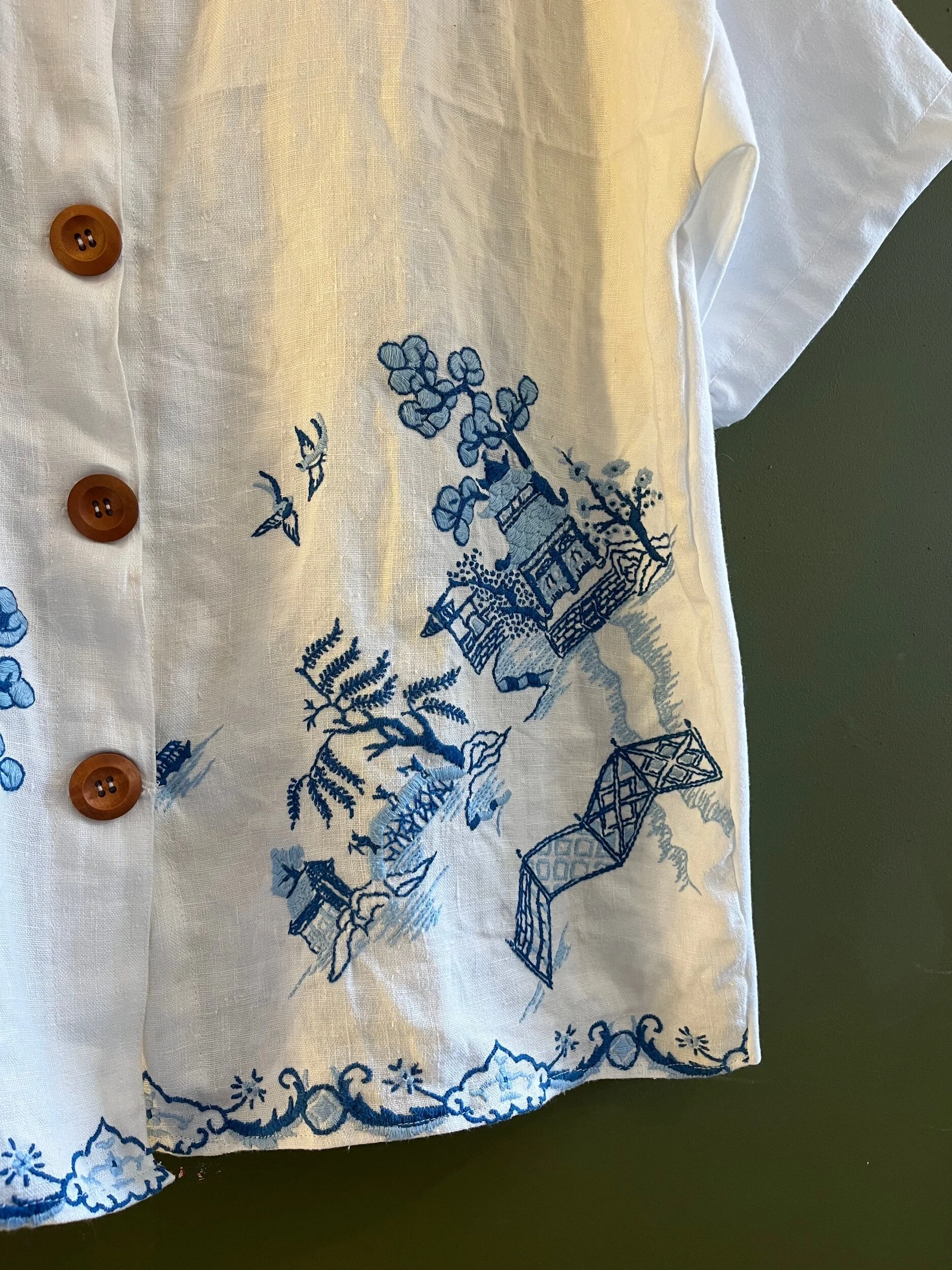 D52F77D1-4D96-4C05-A38B-7B49770BFEFE