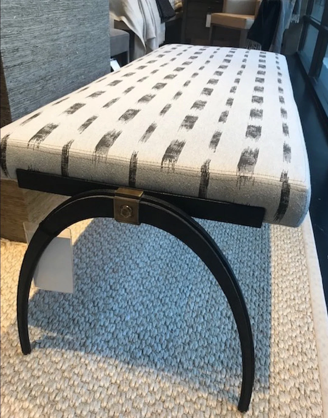 IKAT BADA COLOR WHITE MONO.