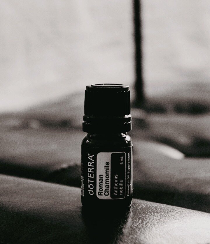 You were created for a purpose... on purpose. The trick in finding it is not letting overwhelm tell you who you&rsquo;re not.⠀⠀⠀⠀⠀⠀⠀⠀⠀
⠀⠀⠀⠀⠀⠀⠀⠀⠀
Roman Chamomile is a special little oil that harmonizes the mind and body by relaxing the nervous system 