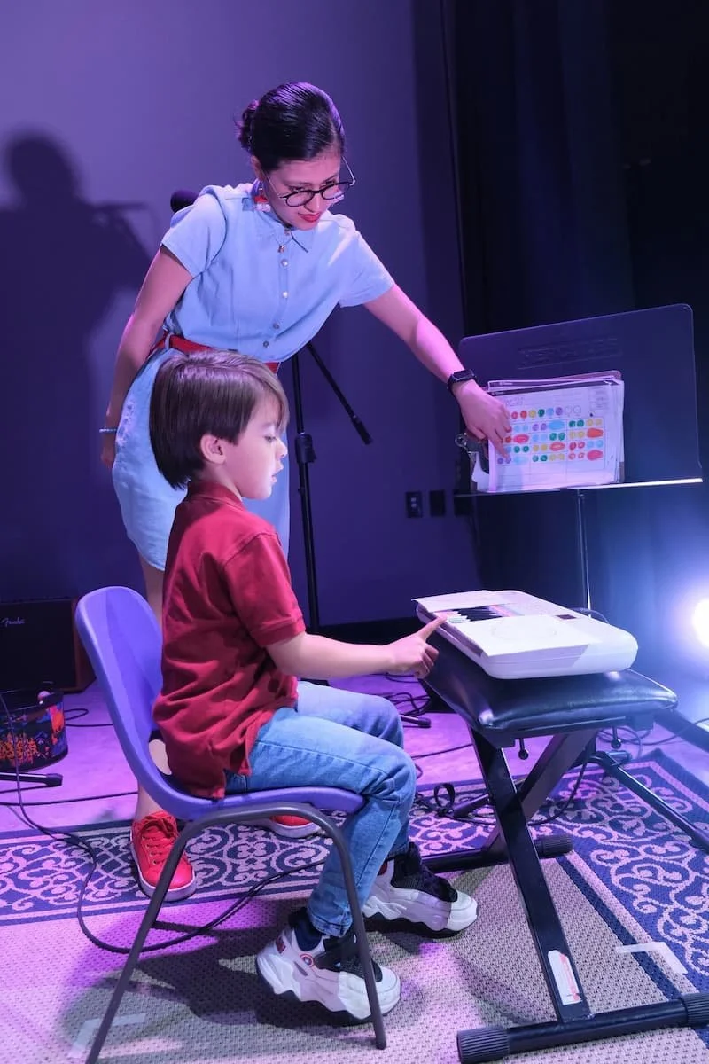 Niños en clase de Iniciación Musical en Tonus León