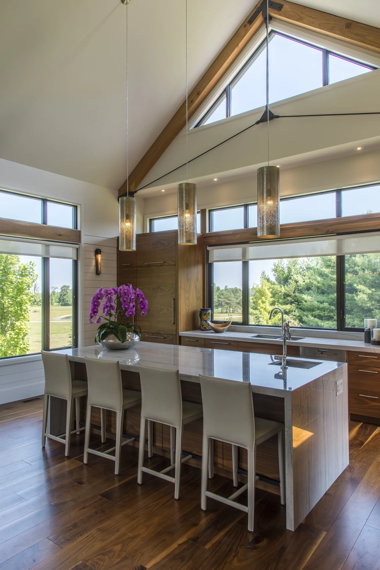 Blue Mountains Modern Chalet — 8