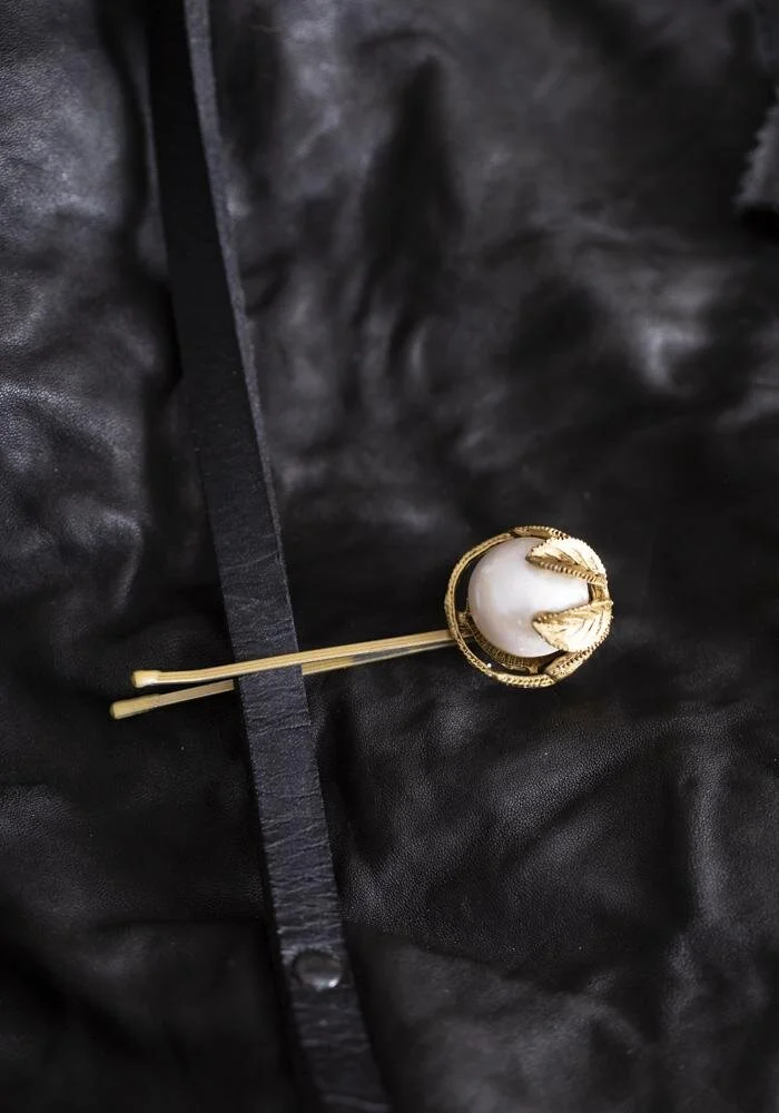 Pearl Set Leaves Bobby Pin