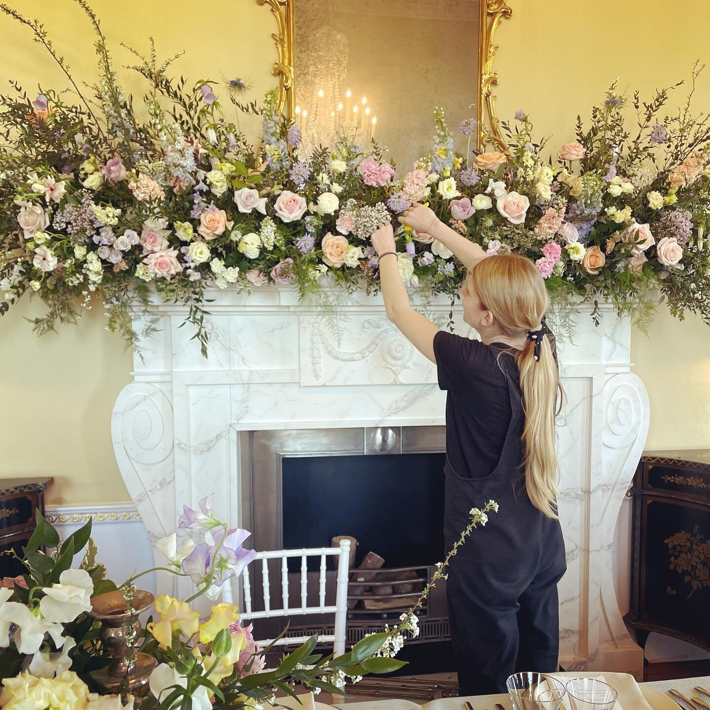 Today&rsquo;s the first Saturday in a while that I haven&rsquo;t been hard at work in a sea of flowers, I actually have today off. So here&rsquo;s a throw back to working for @thewaytobloom at her gorgeous flower-filled photoshoot earlier this year o