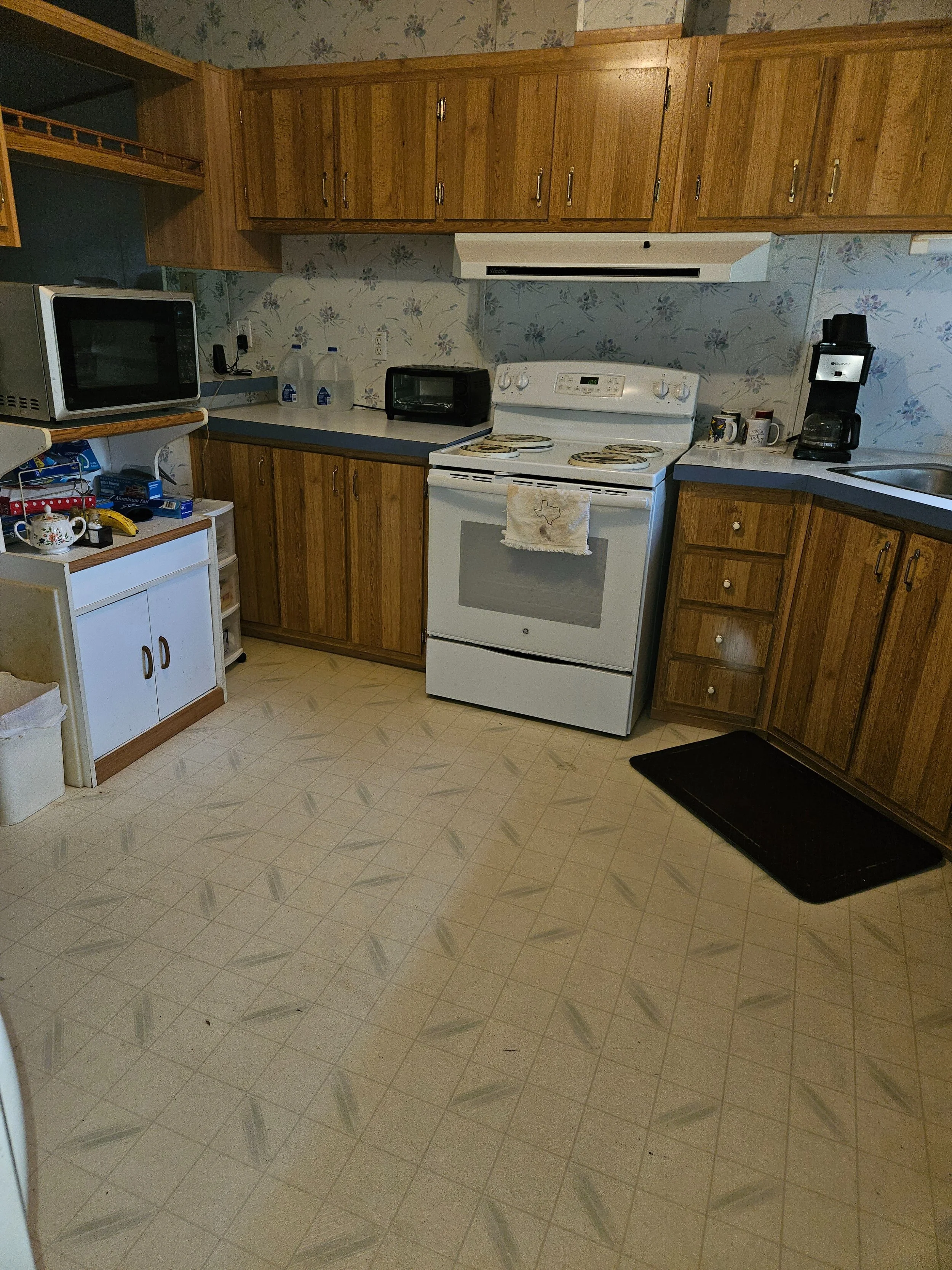 Kitchen2 - Mom.jpg