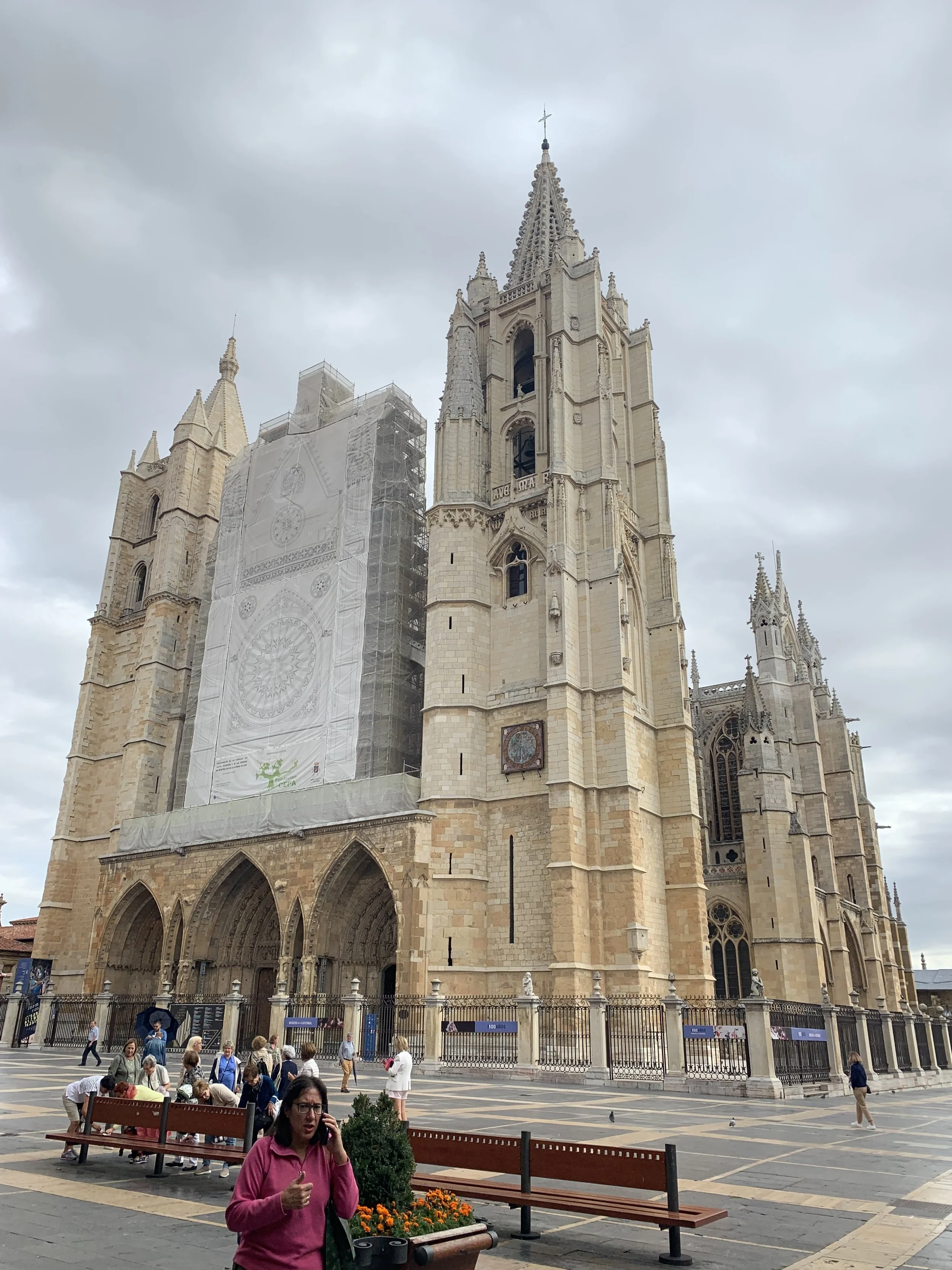 Days 22 and 23: Friday and Saturday, September 13-14, 2019:  Mansilla de las Mulas to Leon and our mid-Camino (sort of) break!