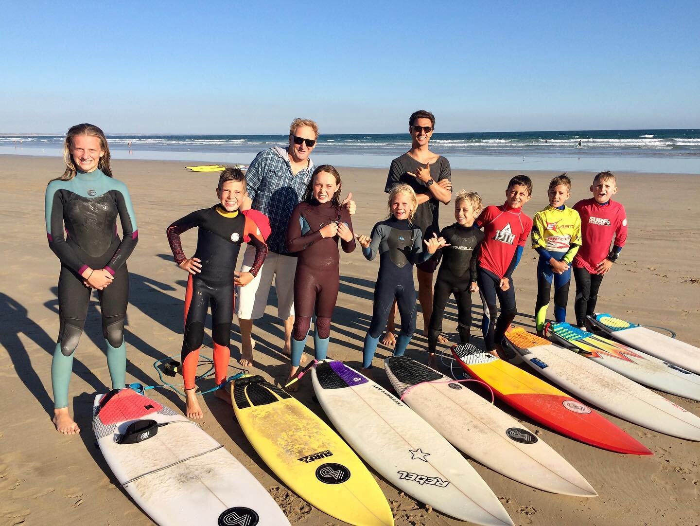 Flash back to 2016 and Development Coach Simon Forward with some groms who are now not so little and ruling the waves&hellip;.. @4dboards @4dboards