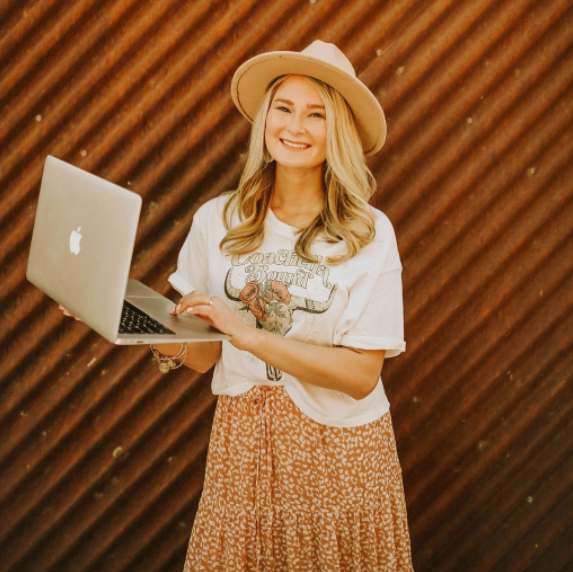 Tips From A Social Media Management Pro | Meet Miranda Calatrello from Calatrello Creatives
