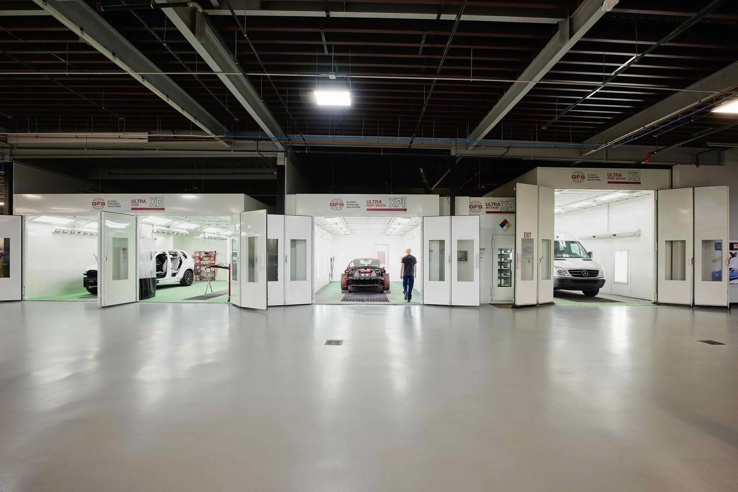 ServicePage_ExpertTechnicians_PaintBooths.jpg