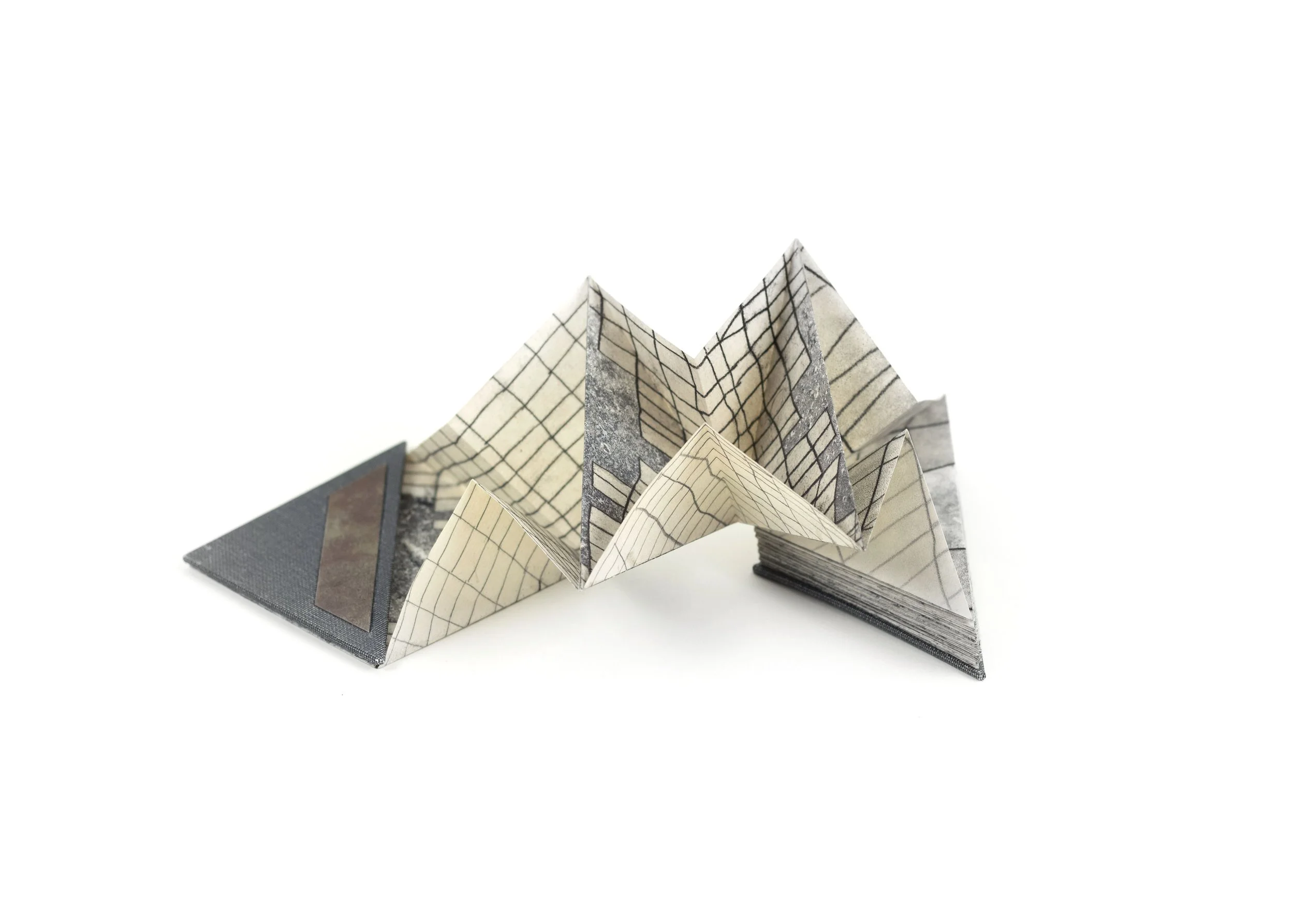 Ouroboros

2021
Closed: 2.5 in x 2.5 in x 1 in Open: 48 in x 3.5 in x 2.5 in
monoprint, steel